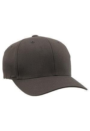 Čierna bavlnená baseballová čiapka s okrúhlou korunou, miernym leskom, prešitou accentami a zakriveným brímom. Na vrchu sú päť ventilačných dierok.