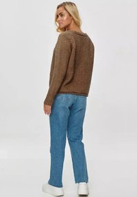 Makadamia LUŹNYM KROJU brązowy