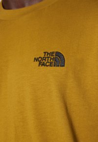 The North Face M SS ESSENTIAL OVERSIZE TEE - Trükipildiga T-särk - moss green
