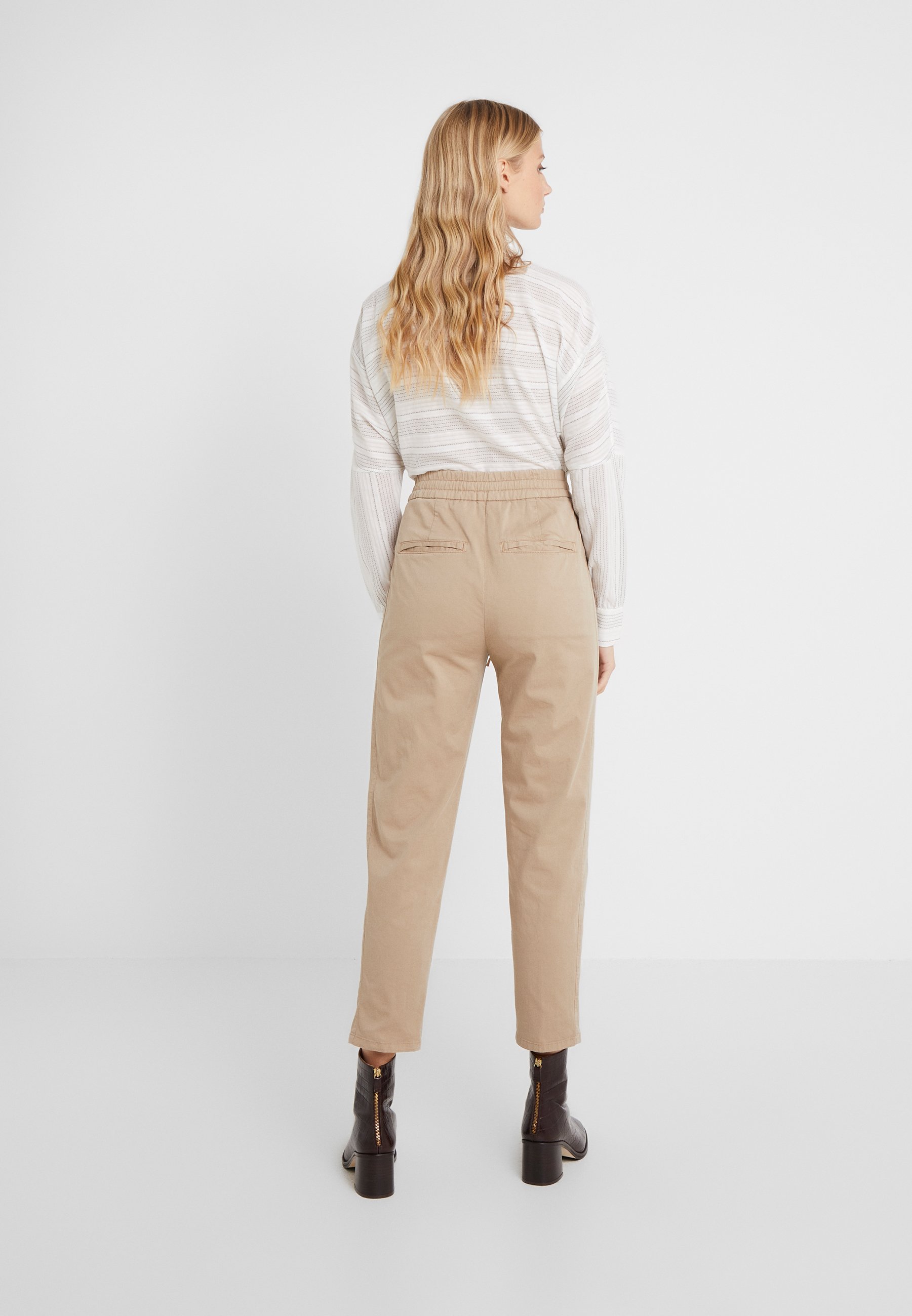 DRYKORN LEVEL Bukse sand Zalando.no DRYKORN GLIDE - Bukse - olive