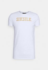 Vit bomull T-shirt som har guld broderad text "SIKSILK" på framsidan. Kortärmad och med klassisk rund halsdesign.