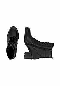 Bottines en cuir noir avec un laçage à l'avant, fermeture éclair sur le côté, bout rond et talon block avec une texture nervurée.