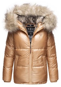 Chaqueta acolchada metálica dorada con capucha forrada de piel, cierre de cremallera y dos bolsillos delanteros. Presenta costuras acolchadas y detalles de logotipo en el interior.