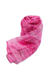 Sciarpa rosa con motivo, realizzata in tessuto leggero e fluente, con diverse sfumature di rosa e disegni delicati. Texture morbida e forma arrotolata.