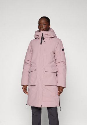 Lichtroze parka-jack met een hoge kraag, een ritssluiting aan de voorkant en twee grote zakken. Beschikt over lange mouwen, een capuchon en een strak ontwerp.