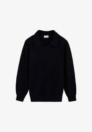 Pull en tricot de couleur bleu marine profond, avec un col classique, des poignets à côtes et un ourlet à côtes. Texture douce avec une coupe légèrement ample. Pas de motifs ou de matériaux visibles.