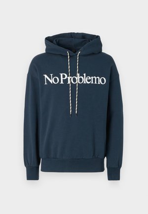 Jūras zilas kapuces džemperis ar balto tekstu "No Problemo", ar melnbaltēm paliktnēm un ribotām piedurknēm.