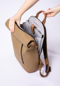 Aunts & Uncles TOKIO - Tagesrucksack - tapir