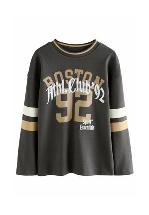 Dunkelgrauer langärmliger Sweatshirt mit goldenen, weißen und schwarzen Akzenten. Mit den Grafiken "BOSTON" und "Athl. Club '92" auf der Vorderseite.