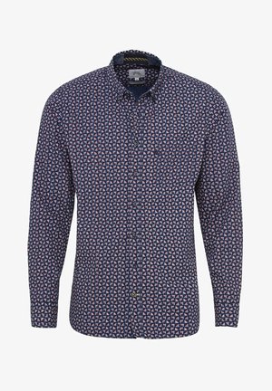 Koszula z długim rękawem z guzikami, w granatowym tle, z geometrycznym wzorem małych, czerwonych i białych trójkątów; pojedyncza kieszeń na piersi.