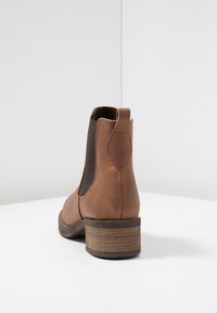 Pavement CHRISTINA  - Botine clasice - tan