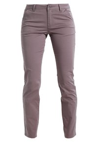 Pantalon slim en coton de couleur violet clair, avec une texture lisse, doté d'une fermeture à bouton et de poches avant.