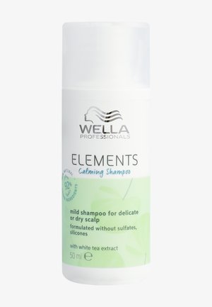 Szampon Wella Elements Calming, 50 ml, biały cylindryczny pojemnik z zieloną etykietą, zawierający naturalne składniki i ekstrakt z białej herbaty.