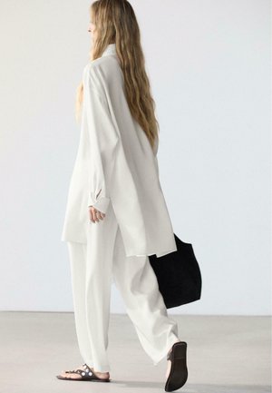 Rang 1: Massimo Dutti - Hlače