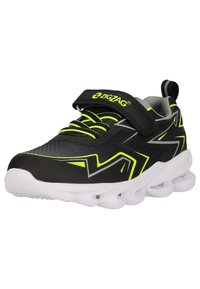 Chaussures de sport noires avec un design zigzag vert et argent, languette rembourrée, lacets élastiques et une sangle Velcro. Dispose d'une semelle blanche rembourrée.