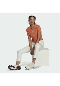 adidas Originals TOP ADICOLOR ORIGINALS REGULAR T-SHIRT - Marškinėliai su spaudiniu - hazy copper