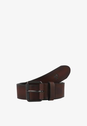 Cinturón de cuero marrón con un acabado suave, hebilla rectangular de metal negro y costuras detalladas a lo largo de los bordes.