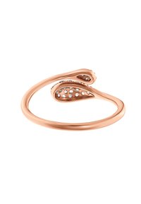 Anello in oro rosa caratterizzato da un design fluido a forma di onda con piccole gemme scintillanti lungo una curva. Finitura liscia e lucidata.