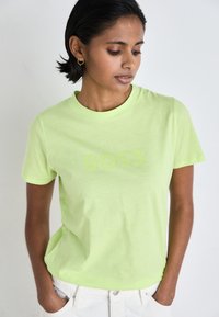 BOSS ELOGO - Marškinėliai su spaudiniu - medium green
