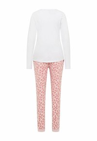 Weißes langärmeliges Oberteil kombiniert mit rosa Leoparden-Print-Hose mit glattem Finish und schmal zulaufendem Schnitt, mit gerippten Bündchen an den Knöcheln.