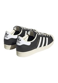 adidas Originals LIFESTYLE SUPERSTAR   - Trainers - schwarzweiss