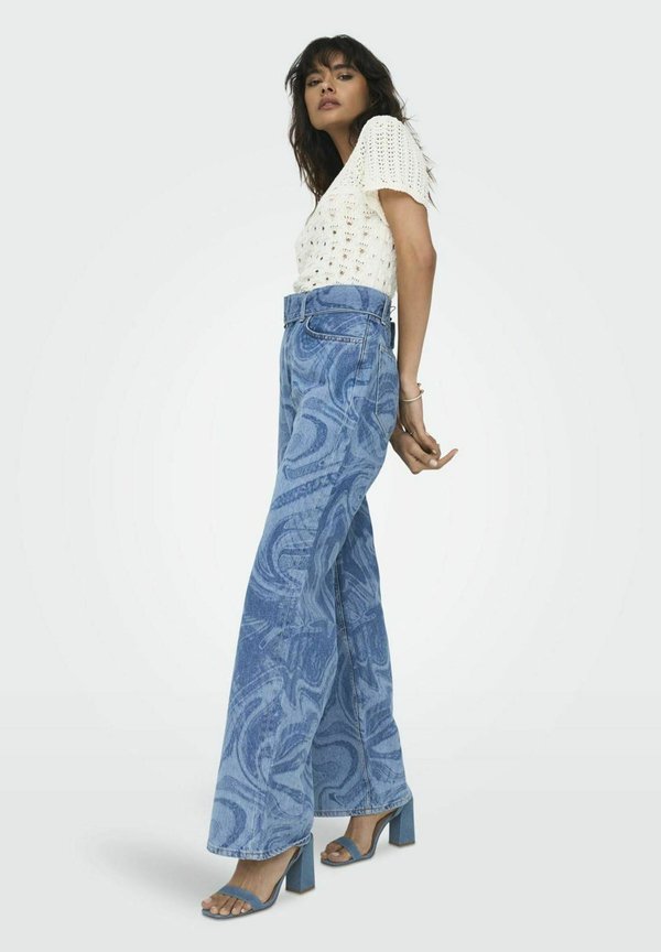 ONLBECCA LIFE V-NECK - Print T-shirt - cloud dancer4