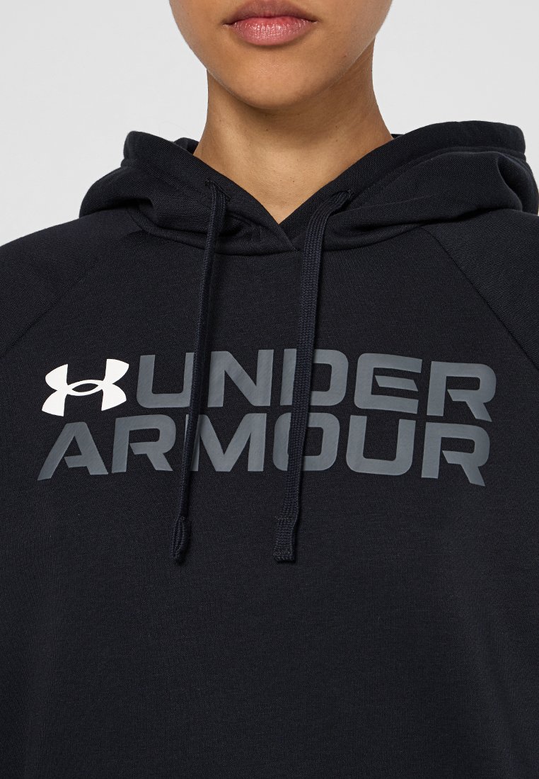 Sweatshirt à capuche noir avec un design spacieux, présentant un logo "UNDER ARMOUR" gris sur le devant et des cordons de serrage sur la capuche.