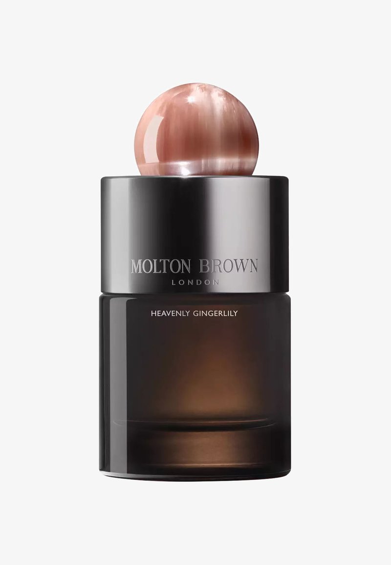 Der Flakon des Molton Brown Heavenly Gingerlily Parfums hat eine glatte, schwarze Basis, einen klaren Glasmittelteil und einen abgerundeten, rosa Kappen.
