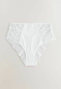 Hvid højtaljet dameundertøj med solidt forstykke og blomsterblonde detaljer på sider og bagpå.