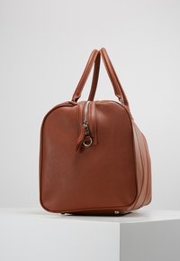 Valentino Bags FILIPPO - Taška na víkend - dark cognac