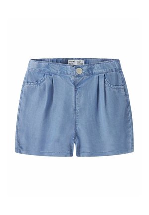 Pantaloncini in denim azzurro chiaro con tasche frontali, dettagli plissettati e una singola chiusura con bottone metallico in vita.