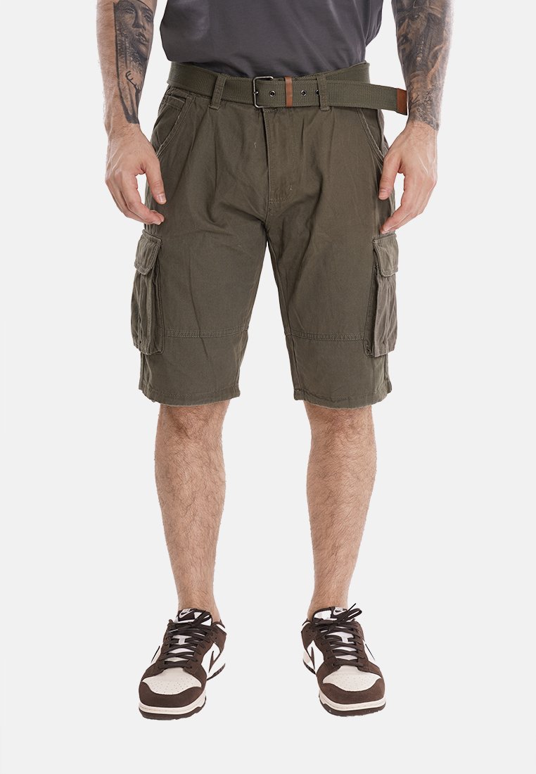 Pantaloni cargo verde oliva con passanti per cintura, molteplici tasche laterali e vestibilità comoda. Realizzati in un tessuto resistente con una finitura textured.