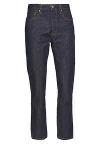 Jeans de mezclilla azul oscuro con corte recto, cinco bolsillos y acentos de costura dorada. Cuenta con un cierre de botón y cremallera.