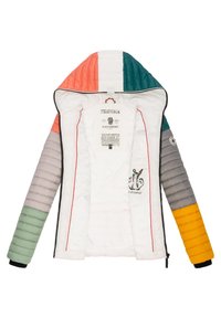 Kleurvolle gewatteerde jas met een binnenkant in secties van oranje, teal, grijs, groen en geel, vergezeld van een logo en waslabel.