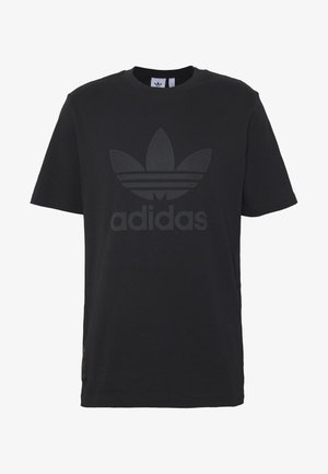 T-shirt noir à manches courtes avec logo trèfle Adidas foncé et texte centrés sur le devant.