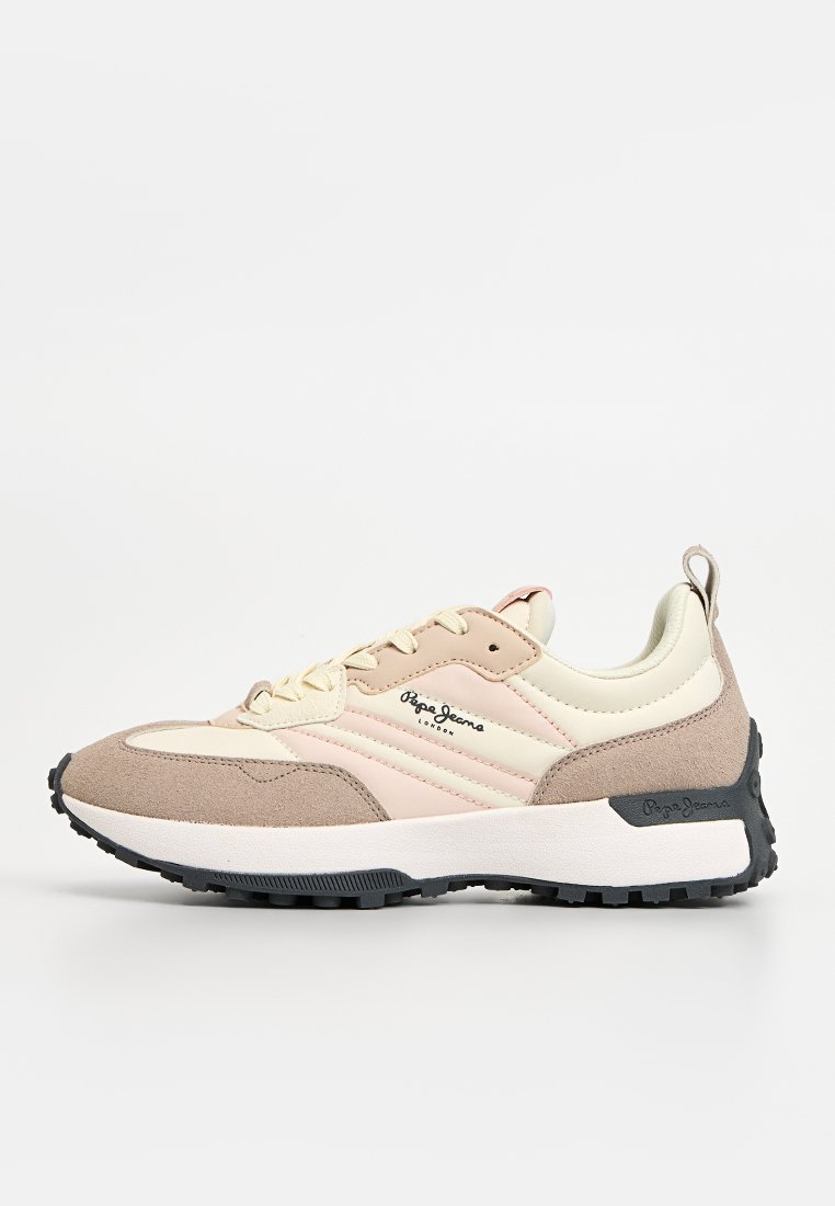 Zapatilla ligera en beige, rosa y crema con parte superior de ante y sintético, suela de goma, cuello acolchado y logo característico en el lateral.