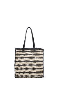 Borsa a tracolla intrecciata a righe nere e crema con robuste maniglie in pelle nera; spaziosa, con una superficie testurizzata e design a soffietto.