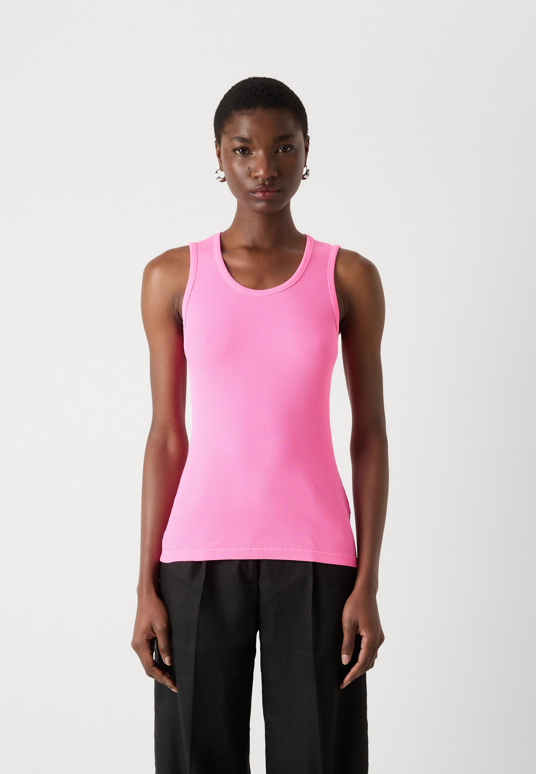 売れ筋商品|||マッズ ノーガード Tシャツ レディース トップス AMOUR TANK  - Top - knockout pink Mads Nørgaard AMOUR TANK - Top - knockout pink/pink - Zalando