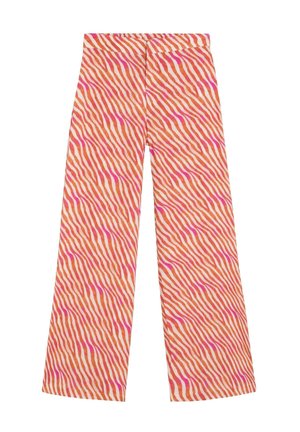 Pantalones de pierna ancha con un patrón de rayas de cebra naranja y rosa sobre un fondo blanco, colocados planos sobre una superficie blanca.