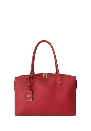 Borsa a mano in pelle rossa con due manici lunghi, zip dorata e una targhetta con marchio GMV Gianmarco Venturi attaccata.