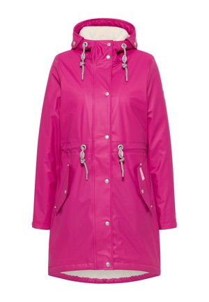Roze waterdichte jas met een capuchon, zilverkleurige hardware, aantrekkoord in de taille en twee zijzakken. Gevoerd met zacht, crèmekleurig materiaal.