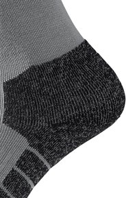 Chaussette grise et noire avec un design texturé, présentant une zone de talon et de orteil renforcée. Le matériau est en maille douce avec une finition lisse.