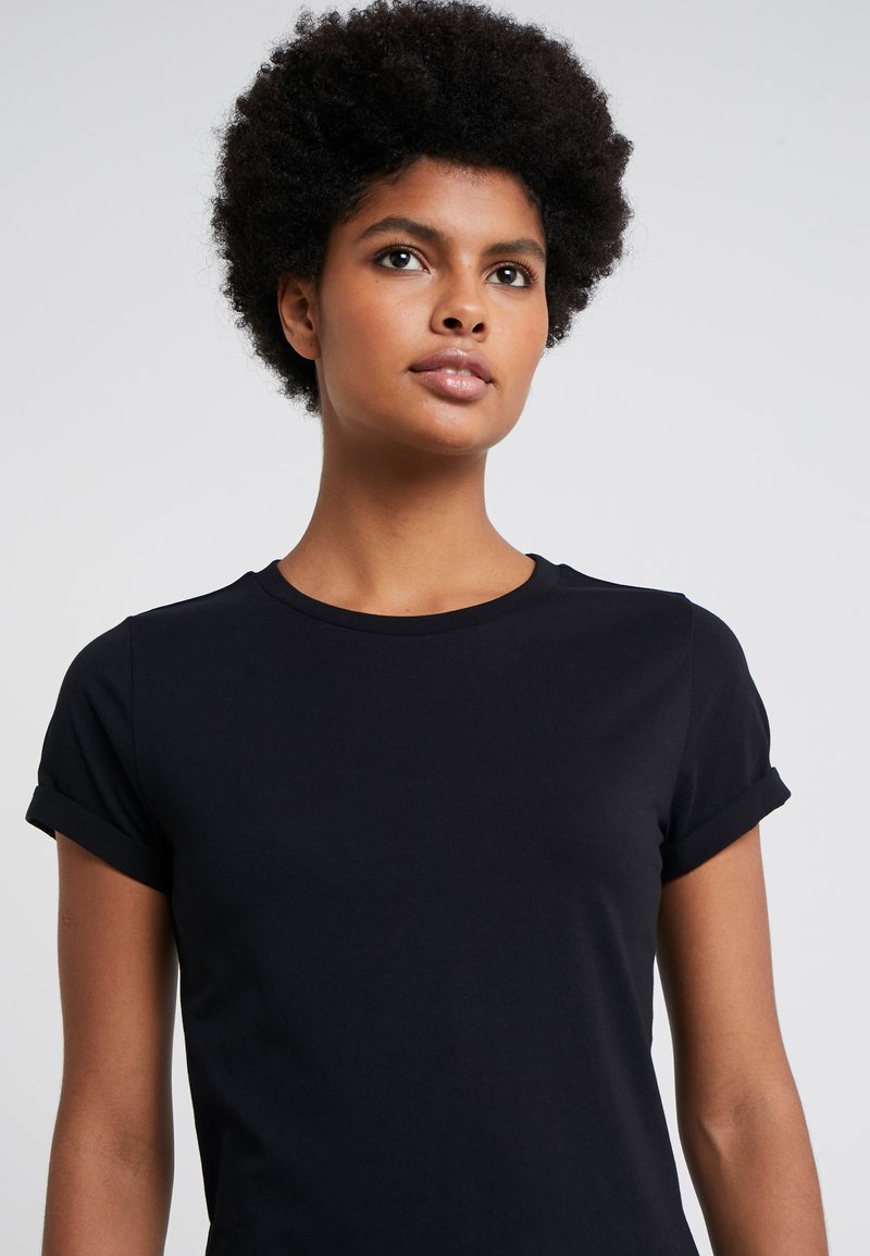 plain black tee shirt