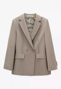 Blazer beige à double boutonnage avec revers à encoche, fermeture à deux boutons, poches à rabat à l'avant et manches longues, posé à plat sur un fond blanc.