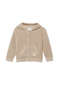 Beige Strickjacke mit Reißverschluss, Kapuze und zwei Vorderaschen. Mit einem strukturierten Muster und einem kleinen Logo-Patch auf der Tasche.