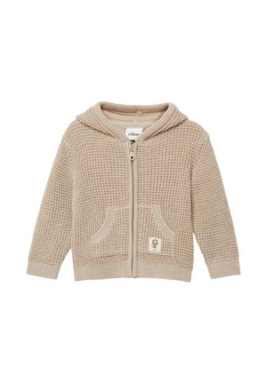 Beige gebreide cardigan met een ritssluiting aan de voorkant, capuchon en twee voorkwaliteiten. Heeft een textuurpatroon en een klein logopatch op de zak.