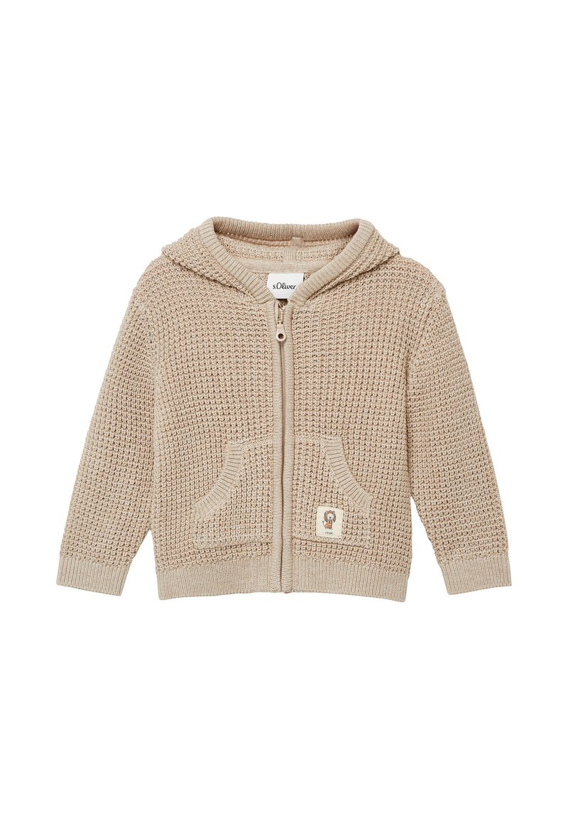 Beige Strickjacke mit Reißverschluss, Kapuze und zwei Vorderaschen. Mit einem strukturierten Muster und einem kleinen Logo-Patch auf der Tasche.