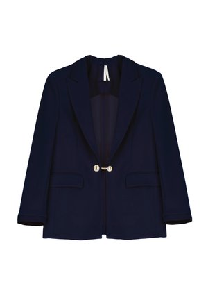 Blazer blu navy con design strutturato, rever a lancia, due tasche frontali e chiusura con un singolo bottone dorato. Texture liscia.