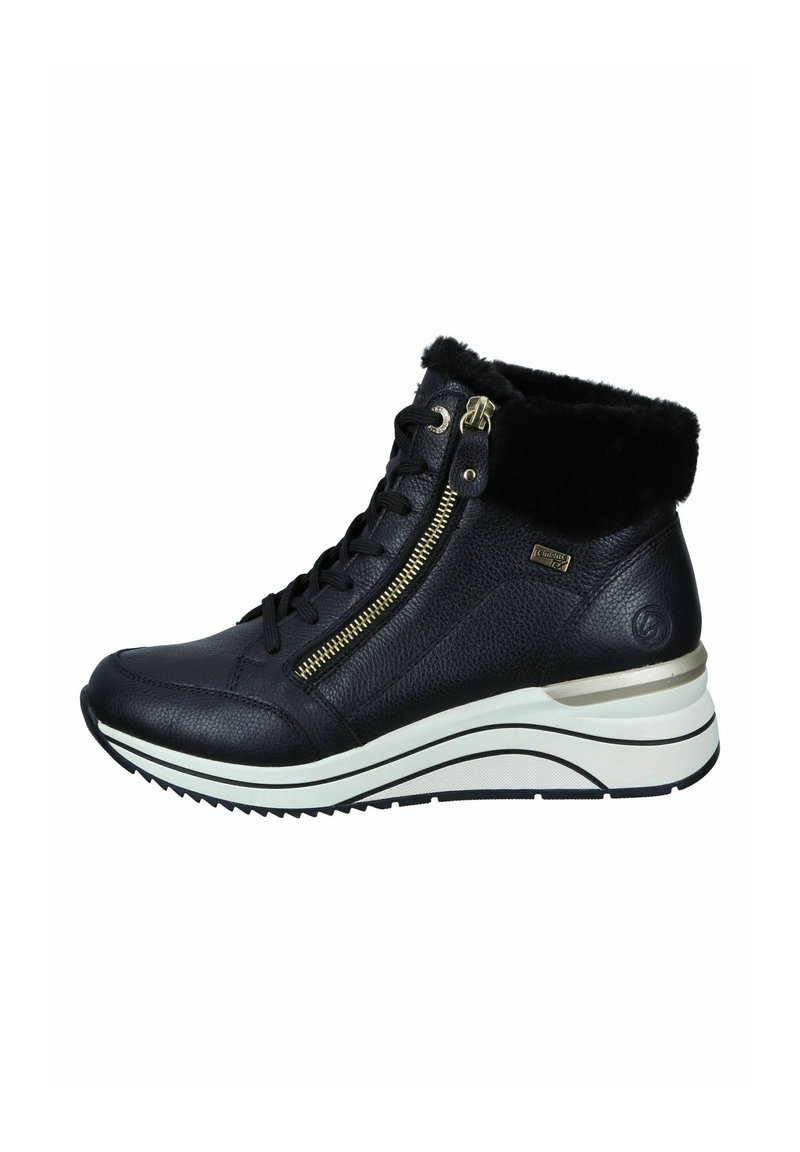 Baskets montantes en cuir noir avec col en fausse fourrure, détail de fermeture éclair dorée, semelle intermédiaire blanche et surface texturée. Comprend des lacets et un accent logo.