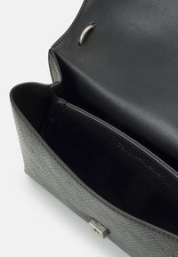 Calvin Klein Jeans SCULPTED FLAP SNAKE - Borsa a tracolla - black